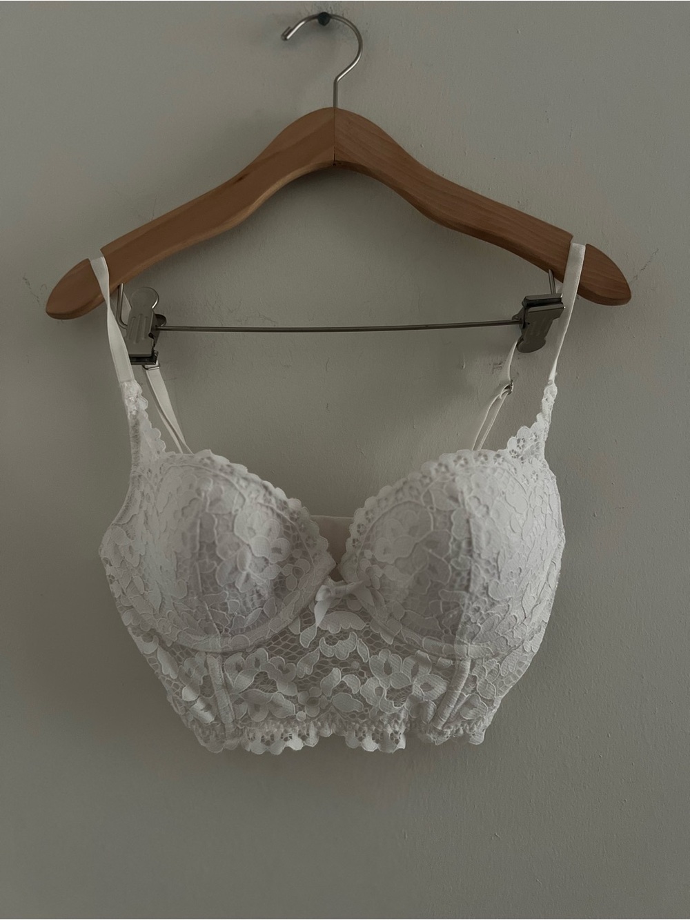 Victoria's Secret white scalloped lace balconette bra 34C